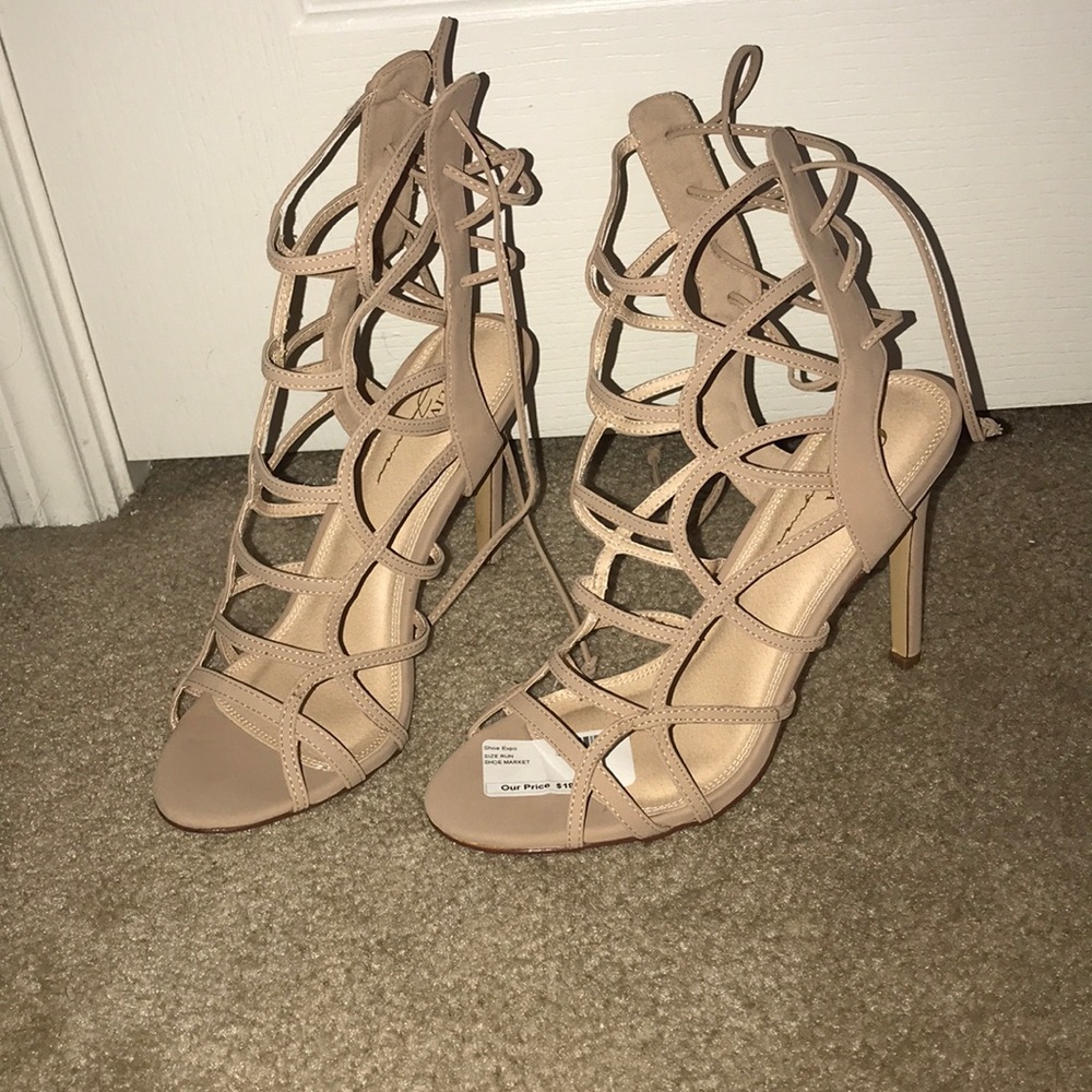 Starkly nude heels
